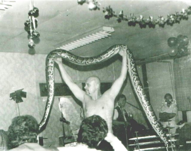 april12200211.jpg
